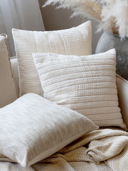 Putetrekk med striper 45x45 cm cream