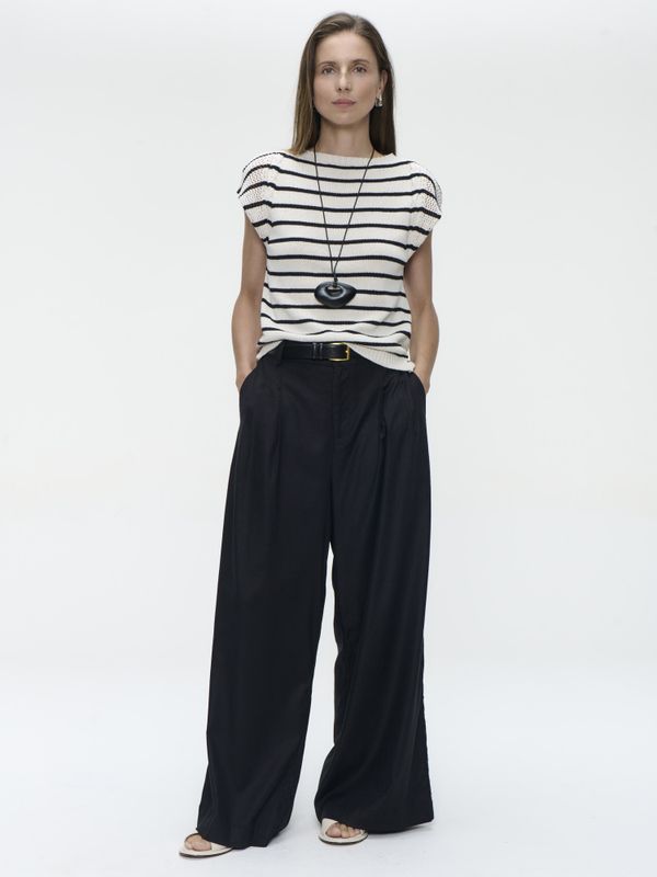Top E26029, ecru/black